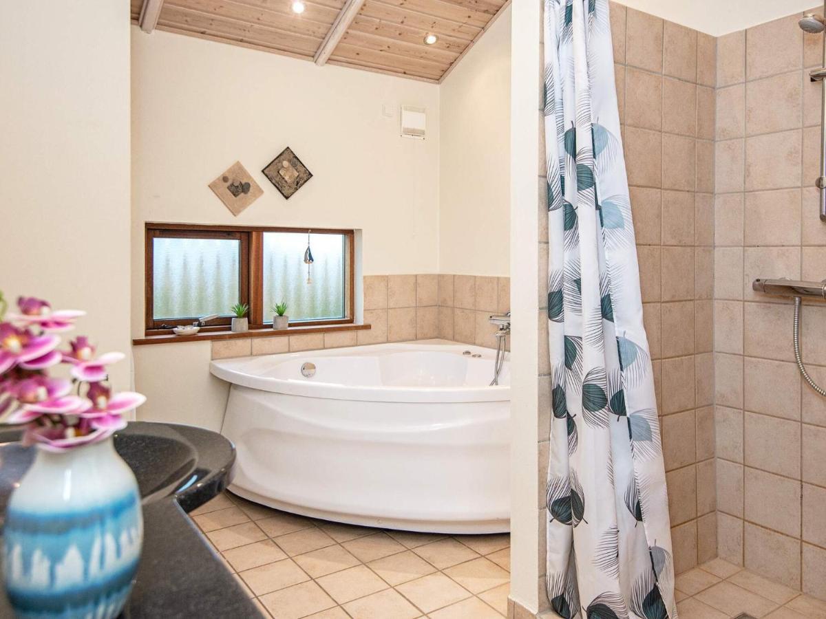 Three-Bedroom Holiday Home In Ulfborg 4 Thorsminde ภายนอก รูปภาพ